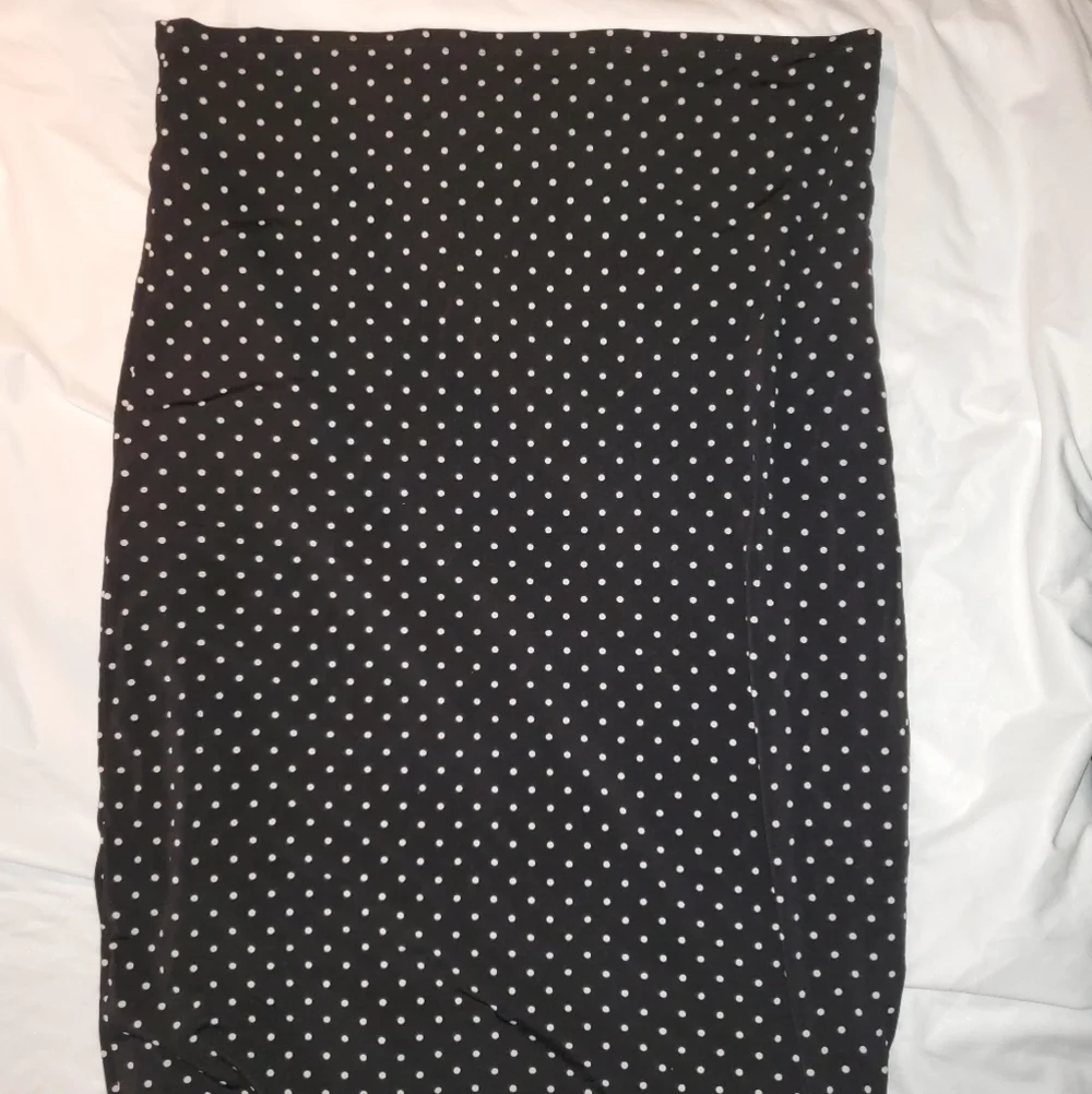 Cute and Sassy Black skirt white Polka Dots 🤍 🖤 - Picture 3 of 4